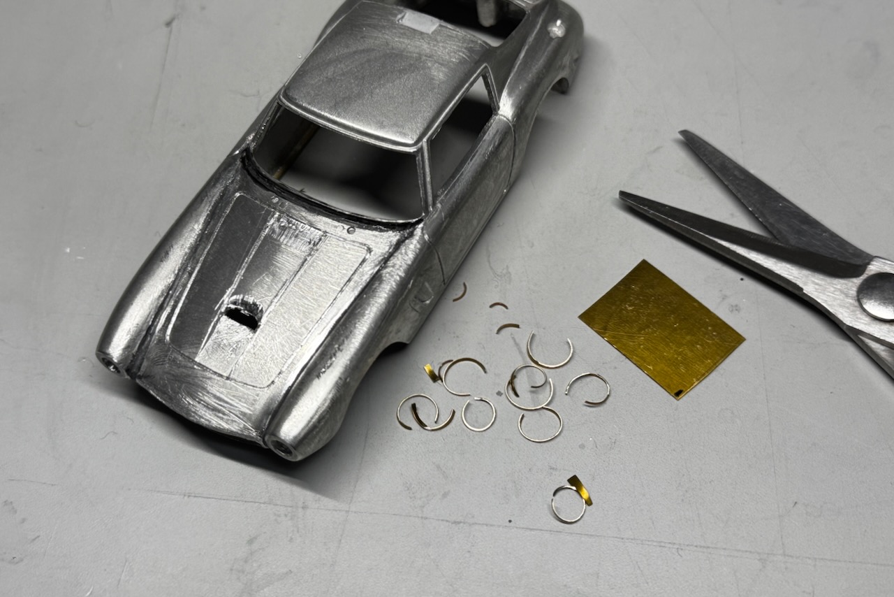赤い250SWB Part 4 – Opening the Air Scoop